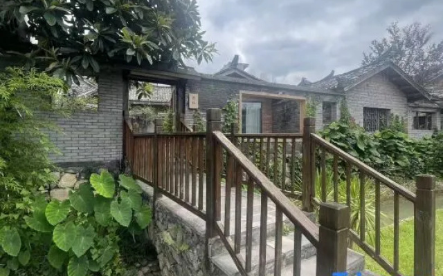 Future Homestay （Xingyi Wanfenglin Store）