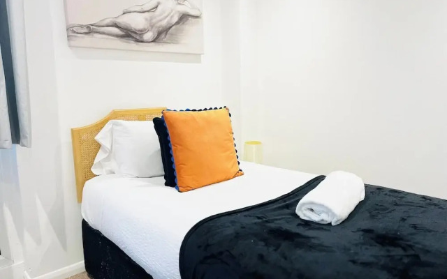 Charming 4 Bedroom Retreat in Canterbury City