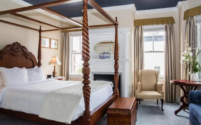 Almondy Inn