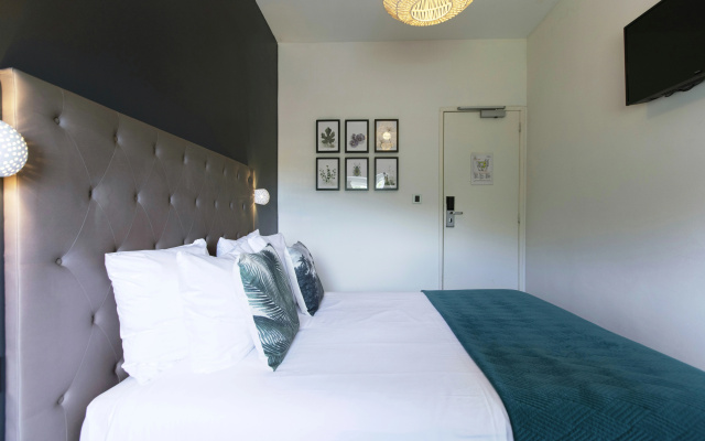 Quentin Canal House Hotel