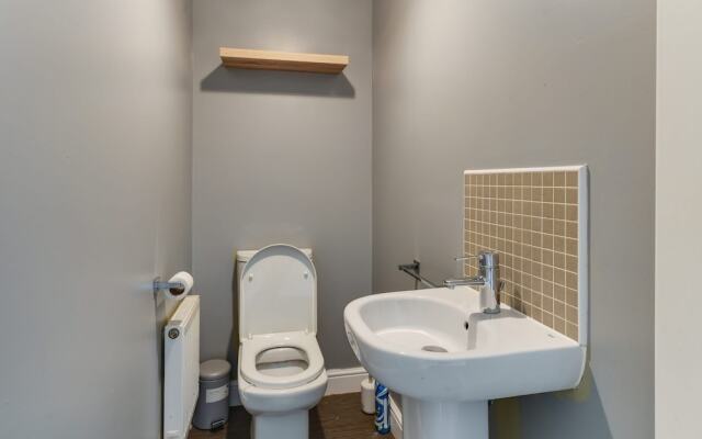 Charming 2-bed House in Middleton Manchester