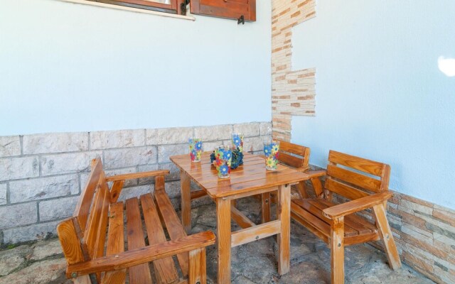 Beautiful Home in Dugi Rat With 3 Bedrooms, Wifi and Outdoor Swimming Pool