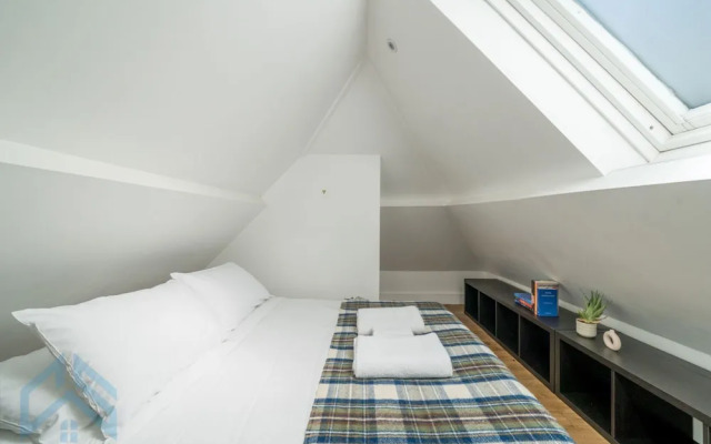 Quirky Unique 2BR Central Location