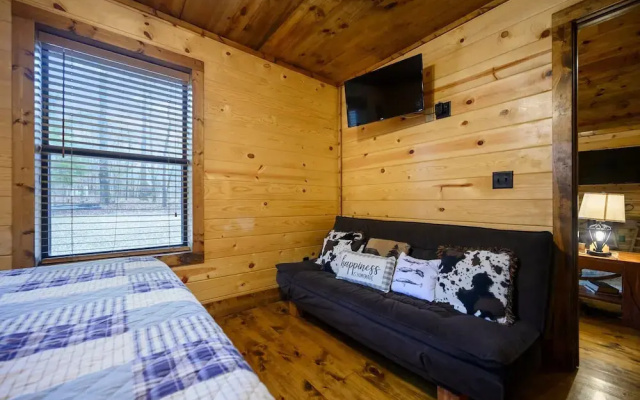 Whitetail Retreat Cabin for 13!