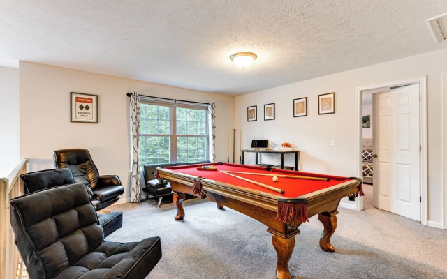 Walk to Beach: Family-friendly Arrowhead Lake Home