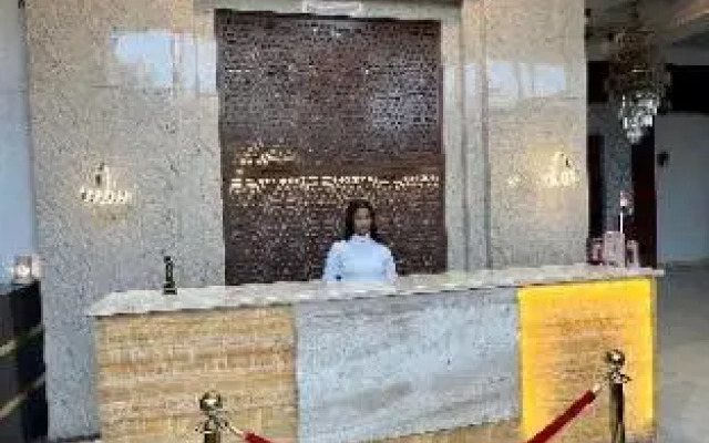 OYO 4964 Golden Oyster Suites