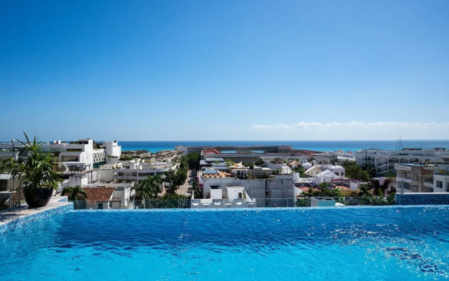 Menesse Town Tower 203 1 Bedroom Condo