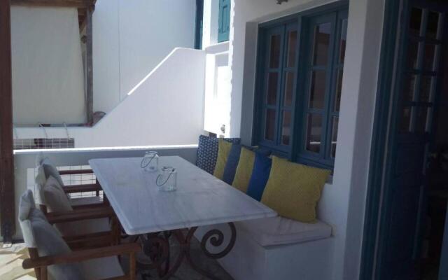 Chez Semiramis Sunrise Serifos 11 persons