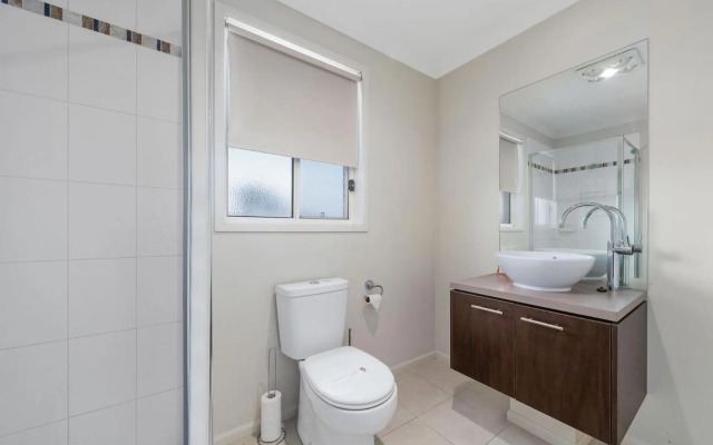 Modern Beachside 5 Bedrooms