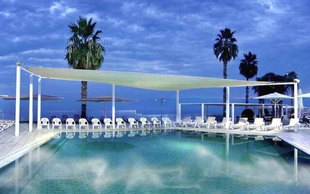 La Perla Hotel