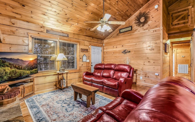 Tennessee Risky 3 Bedroom Cabin