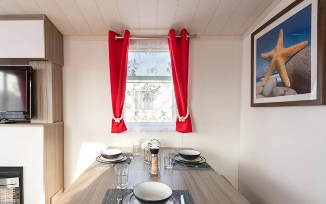 Lovely 2-bed Static Caravan in Rhyl