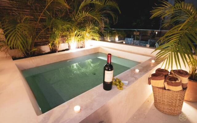 Spacious 2BR apt   Wide balcony w/tub & Yoga deck