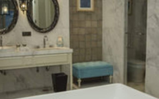 Huaqing Aegean International Hot Springs Resort & Spa