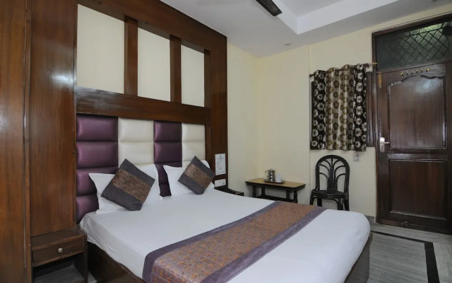 OYO 6124 Lord Krishna Dx Inn