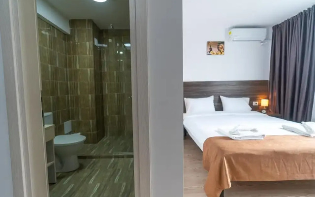 Bliss Hotel and Apartments