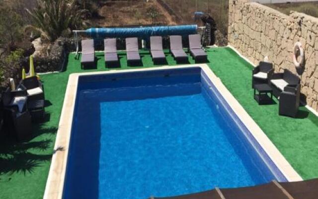 Finca Toredo Large Heated Pool,Hot Tub,Bar/Games Room,Gym,Cave, Free WiFi