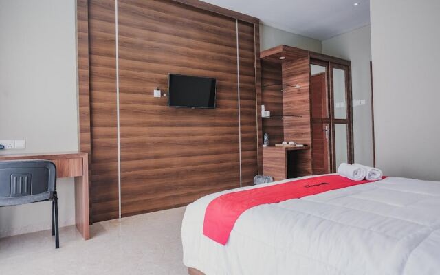 RedDoorz Premium @ Permata Baloi Green