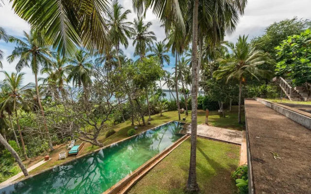 Sustainably Designed Villa Overlooking Indian Ocean