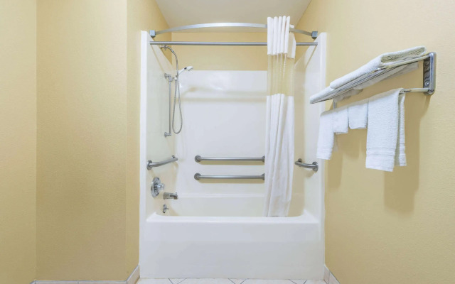 Super 8 by Wyndham Troy IL/St. Louis Area
