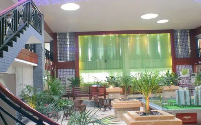 Beihai Silver Beach Holiday Hotel(北海银滩度假村)