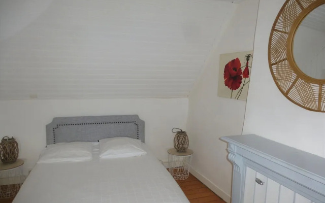 Charming Sea View Stay, 50m Close