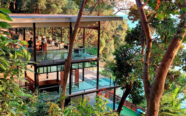 Alunan Resort