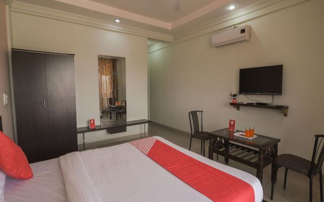 OYO 13151 Hotel Om Palace