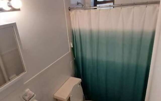323 W 42nd St