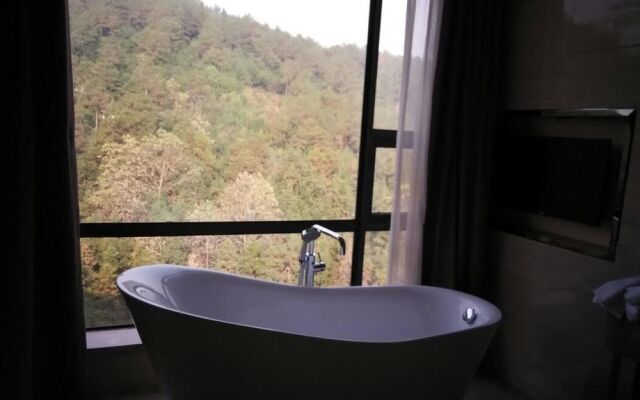 Xianning Youth Theme Hotel