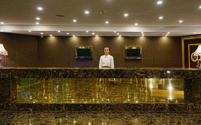 S White Hotel