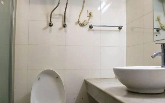Paojiang Xinyuansu Business Hotel