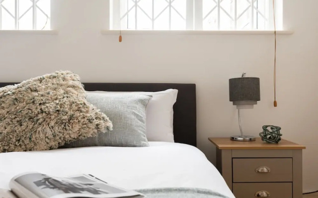 Platinum Apartment in Camden 9946