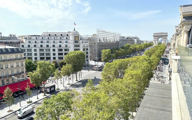 1610 Champs-Élysées