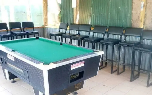 White House Lounge & Accommodation
