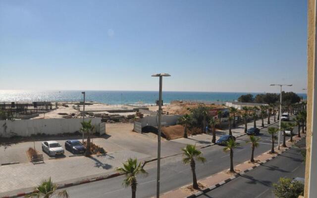 Beachfront Studio Apartment Bat Yam 412