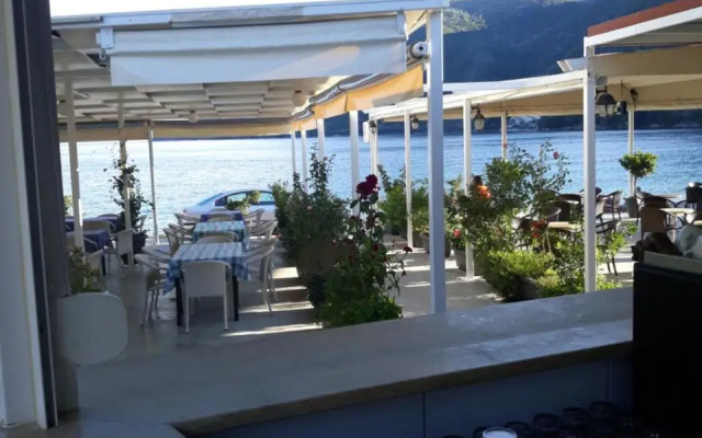 Menes Hotel