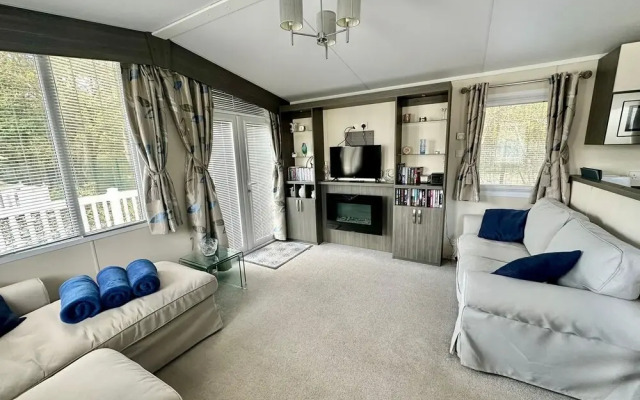 Luxury Caravan on Family Park Near Bournemouth