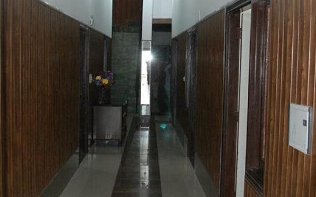 Hotel Golden Woods
