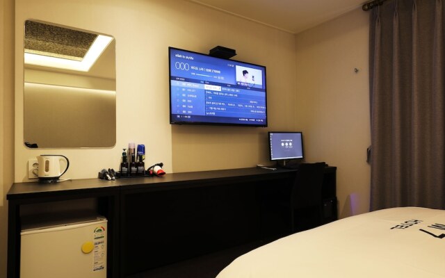 M7 hotel