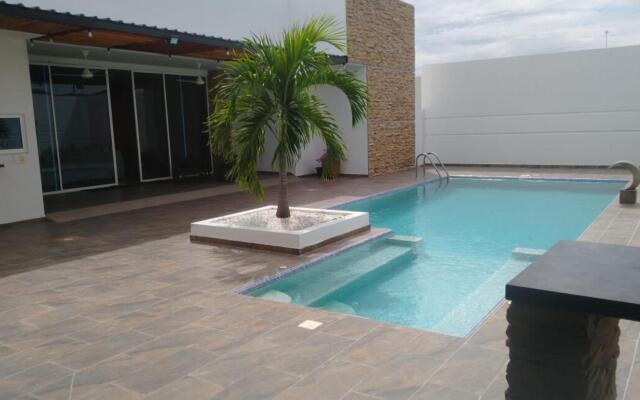 Casa Moderna con piscina privada y jacuzzi