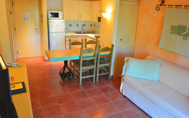 Lantana Resort Hotel & Apartments