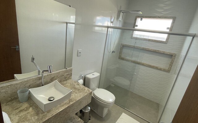 Casa COMPLETA com Piscina 1 Min da Praia