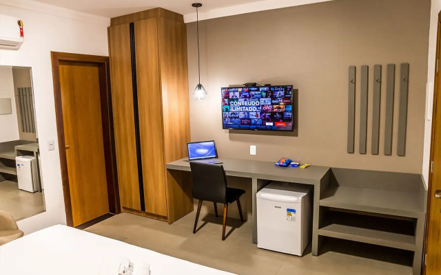 Ellus Hotel