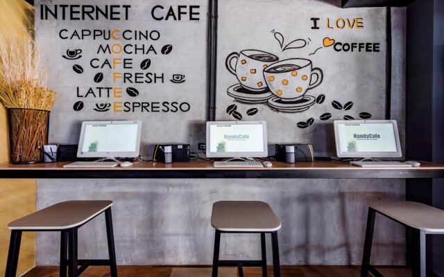 Phuket Marine Poshtel (SHA Plus+)