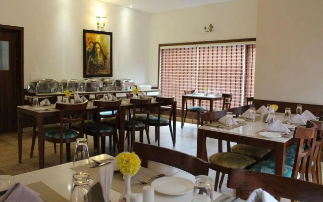 Hotel UNA Comfort Misty Oak By OYO Rooms