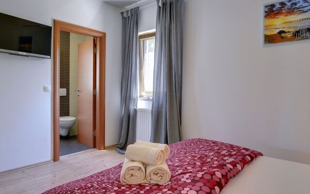 Villa With Pool and Sunshade in Rovinj