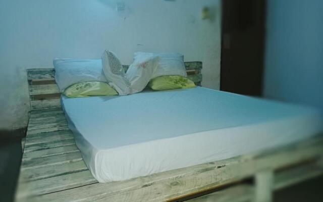 Nomadic Simple Budget 2bdroom hse Diani
