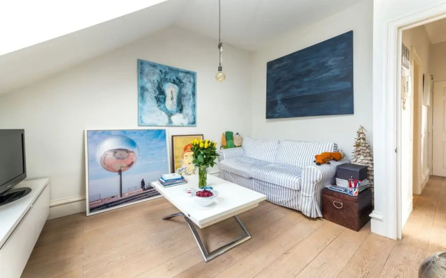 Pleasant Earl s Court Apartment Near Hyde Park