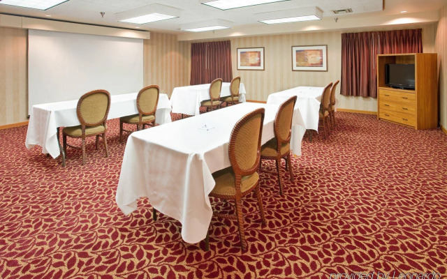 Comfort Inn & Suites NW Milwaukee